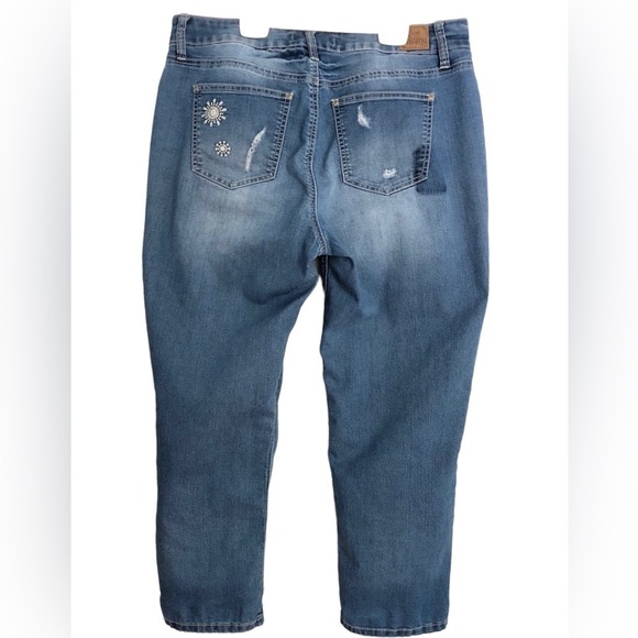 LOVE INDIGO cropped oversized jeans. Distressed, embroidered embellished summer - Picture 8 of 12